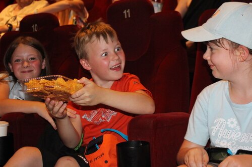 Isabella, Phillip und Aileen im Kino (C) Brigitte Weber