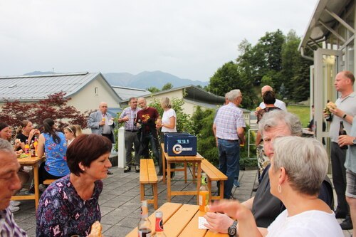 Gemütliches Beisammensein auf der Terrasse des Pfarrhofes (C) Brigitte Weber Gemütliches Beisammensein auf der Terrasse des Pfarrhofes (C) Brigitte Weber