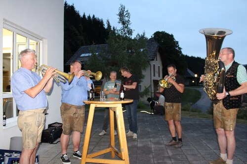 Altministrantenbläsergruppe auf der Terrasse (C) Brigitte Weber Altministrantenbläsergruppe auf der Terrasse (C) Brigitte Weber