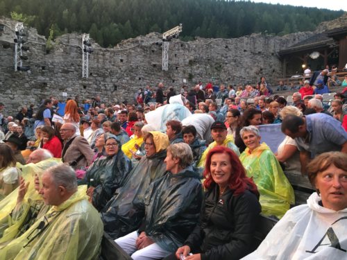 Ein sehr unterhaltsamer Abend am Petersberg in Friesach. (© Foto: Stadtpastoral)