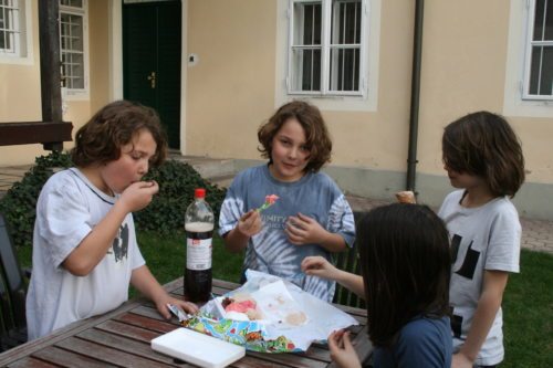 Ein Eis muss sein (© Foto: Dompfarre)