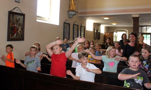 Kinder beim Mitsingen und -beten (C) Klaudia Fercher Kinder beim Mitsingen und -beten (C) Klaudia Fercher