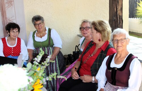 Frau J. Regittnig, Frau Mößlacher, Frau Feichter, Frau Zauchner und Frauch Socher (C) Brigitte Weber