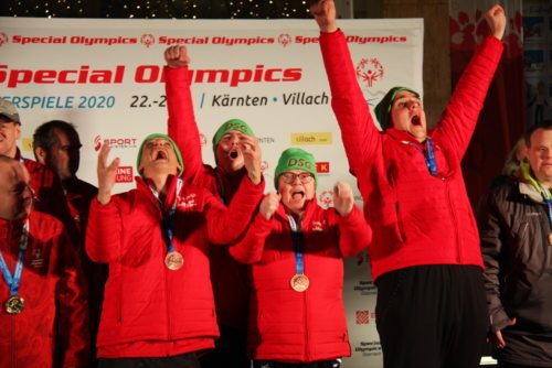 Das Stocksportteam konnte die Bronzemdaille aus dem Jahr 2019 verteidigen (Roland, Phillip, Hildegard und Benjamin, v.l.n.r.) (©Auer/DSG Kärnten)