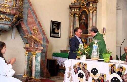 Bürgermeister Erwald Tschabitscher und P. Franz Medryk (C) Brigitte Weber