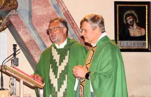 Begrüßung durch Dechant Allmaier (C) Brigitte Weber