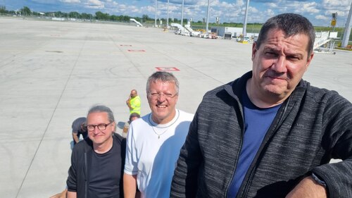 Am Ende erhielten alle einen Platz im Flugzeig nach Cluj.<br />
Foto: Monika Dreger Am Ende erhielten alle einen Platz im Flugzeig nach Cluj.<br />
Foto: Monika Dreger