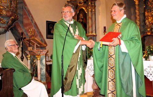 Pfarrer Josef Hörner, Dechant Josef Allmaier und Provisor Sven Wege (C) Brigitte Weber