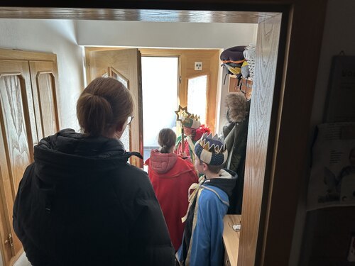 Mit einer sorgsamen Begleitung geht es mit den Hl. Drei Königen wieder weiter Mit einer sorgsamen Begleitung geht es mit den Hl. Drei Königen wieder weiter