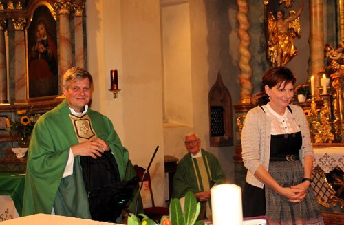 Frau PGR Margarethe Bernsteiner hat eine Jause überreicht (C) Brigitte Weber