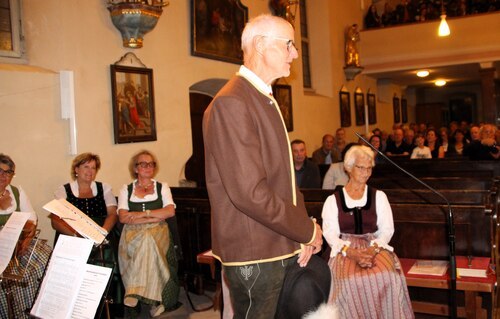 PGR-Obmann Josef Lindner aus Lind begrüßt den Provisor (C) Brigtte Weber