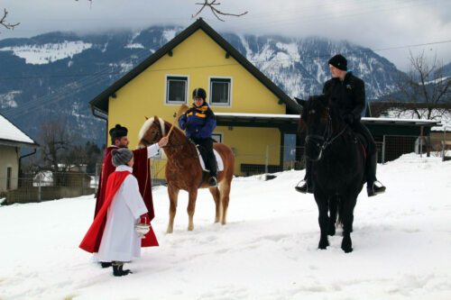 Pferdesegnungen am Stefanitag (Archivfoto 2018, Pfarre St. Stefan/Gail) werden unter Einhaltung der geltenden Rahmenordnung der Österreichischen Bischofskonferenz auch heuer in einigen Kärntner Pfarren stattfinden. Foto: Peter Sternig