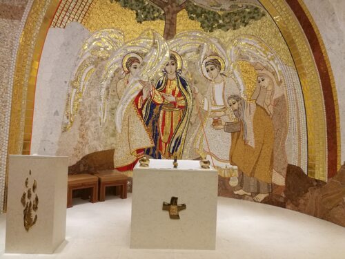 Die neugestaltete Kapelle in Tainach /Tinje (Foto R. Pirker) Die neugestaltete Kapelle in Tainach /Tinje (Foto R. Pirker)