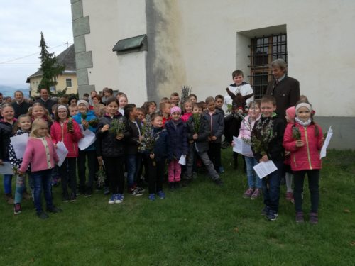 Ministrant Lukas Draxl auf dem “Palmesel“  (© Foto: KM)