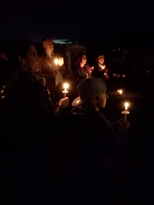 Kleine Lichter in der Osternacht (© Foto: Sabine Zehentner)