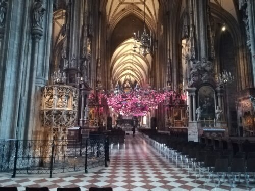 Installation zur Fastenzeit 2019 im Stephansdom Installation zur Fastenzeit 2019 im Stephansdom