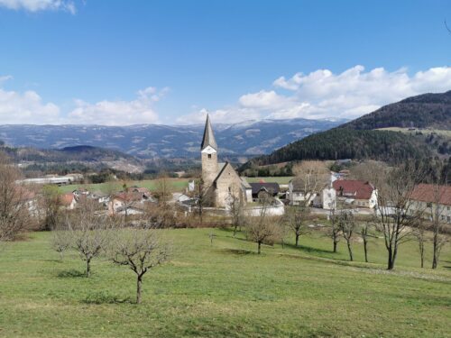 Pfarrkirche Neuhaus • Farna cerkev na Suhi (Foto: Pfarrarchiv Neuhaus- Suha)