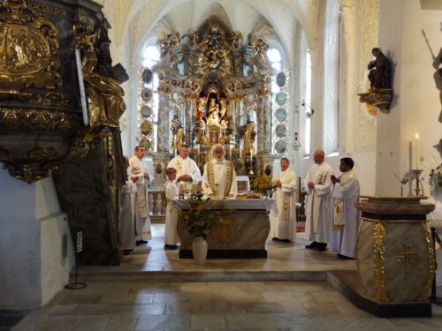Dekanatspriester bei der Messe um 11 Uhr | Dekanijski duhovniki pri maši ob 11. uri, Foto: P. P.