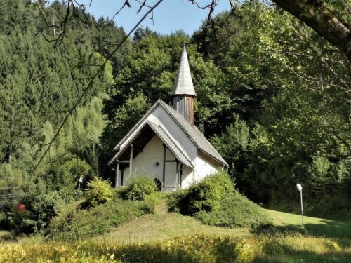 Privatkapelle der Familie Steiner (Foto/slika: Pfarrarchiv Neuhaus-Suha) Privatkapelle der Familie Steiner (Foto/slika: Pfarrarchiv Neuhaus-Suha)