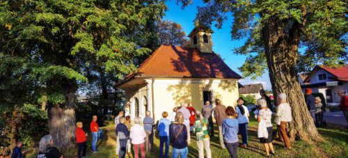 Feierlicher Gottesdienst bei der Lindl-Kapelle in Feldkirchen  (Foto: © Peter Artl)