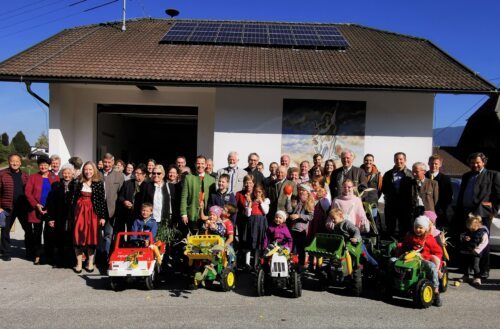 Jugendliches Erntedankfest in Bach • Vesela zahvalna nedelja v Potočah (Foto: Pfarrarchiv Neuhaus- Suha)