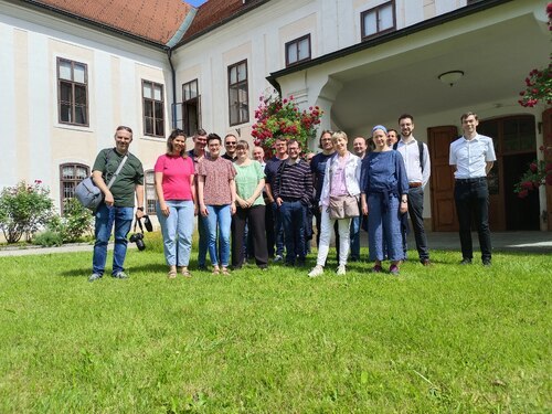 Die Archivarinnen und Archivare der österreichischen Diözesen beim Besuch der Bischöflichen Residenz in Klagenfurt (Foto: Diözese Gurk/Jakob Ibounig)