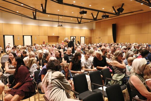 volles Haus im Stadtsaal Feldkirchen ( Foto: © DI Sigrid Witasek) volles Haus im Stadtsaal Feldkirchen ( Foto: © DI Sigrid Witasek)