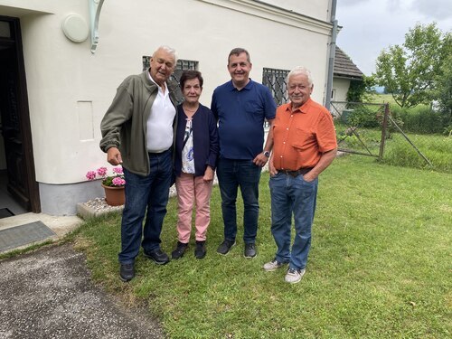 Wiedersehen in St. Johann im Rosental • Mama podžupana in stric farnega predstojnika (Foto: Pfarrarchiv Schwabegg- Žvabek) Wiedersehen in St. Johann im Rosental • Mama podžupana in stric farnega predstojnika (Foto: Pfarrarchiv Schwabegg- Žvabek)