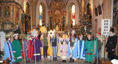 Sternsinger der Pfarre St. Stefan bei der hl. Messe am 06. Jänner 2018 (© Foto: Peter Sternig)