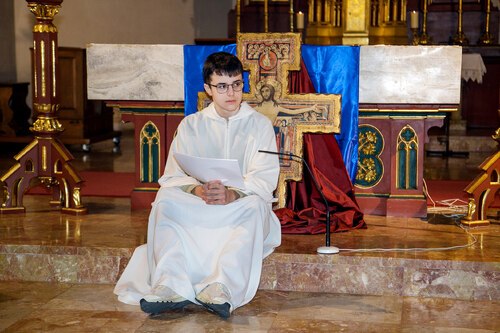 Kreuzweg in Dialogform zwischen Jesus und der Schlange unter dem Titel “Verdammt, er hat gewonnen!“<br />
Foto: Georg Brandstätter Kreuzweg in Dialogform zwischen Jesus und der Schlange unter dem Titel “Verdammt, er hat gewonnen!“<br />
Foto: Georg Brandstätter
