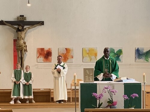 Vorstellgottesdienst mit Prov. Noah Mawaggali Mateega (© Foto: Pastoralhilfe Halyna Fito)