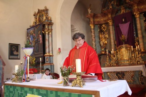 P. Medryk beim Gottesdienst in der Pfarrkirche St. Johannes (© Foto: Brigitte Weber)