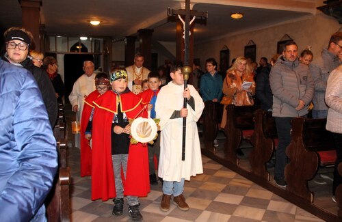 Einzug (C) Anna-Maria Ramsbacher