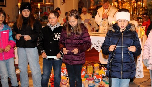 Leser und Leserinnen am Beginn der Feier (C) Anna-Maria Ramsbacher