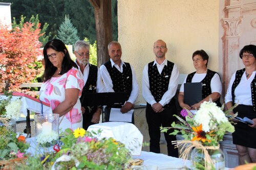 Lesung durch Frau Striedner (C) Brigitte Weber Lesung durch Frau Striedner (C) Brigitte Weber