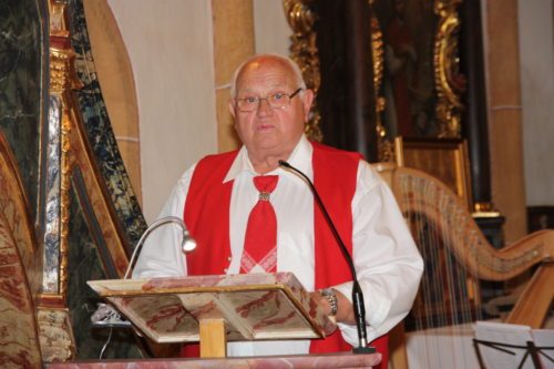 +Heinrich Kraker sen. beim Kirchenkonzert im Jahre 2015. (Foto: Pfarrarchiv).