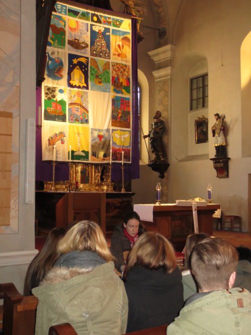 Gottesdienst mit den Jugendlichen des Dekanates (© Foto: Lydia Messner) Gottesdienst mit den Jugendlichen des Dekanates (© Foto: Lydia Messner)