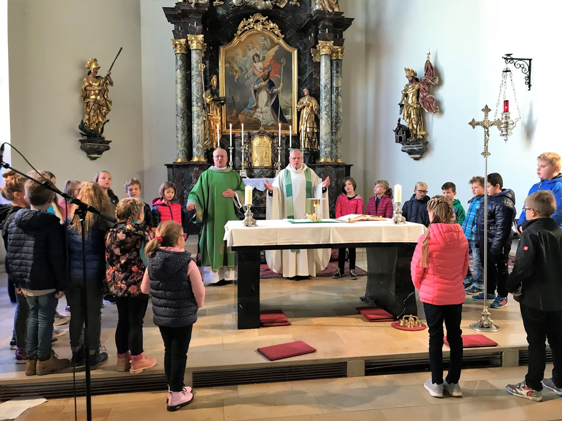 Familiengottesdienst mit Erstkommunionkindern