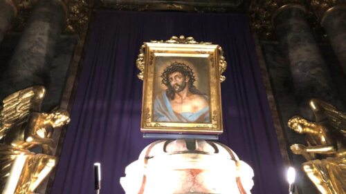 Slika s trnjem kronane glave v mestni cerkvi<br />
sv. Egidija (c) St. Egid