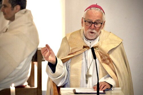 Bischof Marketz betonte als Mittelpunkt des Dienstes die Verkündigung des Wortes Gottes (Foto: © PAss. Peter Artl)
