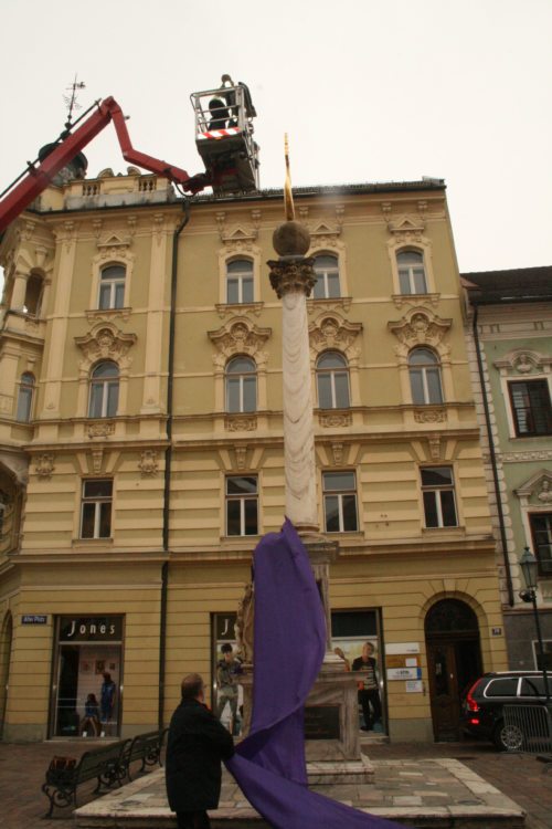 Die Mariensäule (Pestsäule) ist wieder sichtbar. (© Foto: Stadtpastoral)