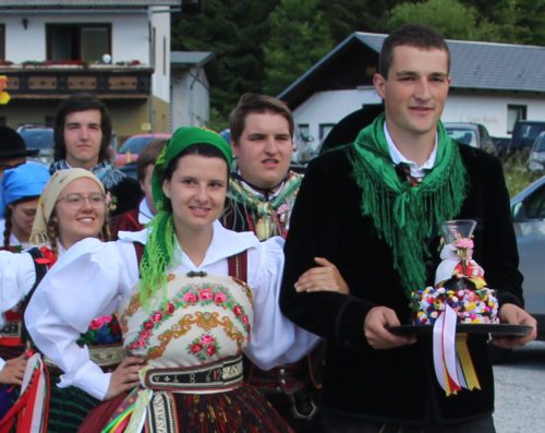 Burschenschaft Matschiedl: Pärchen in Gailaler Tracht (Foto: Peter Sternig).