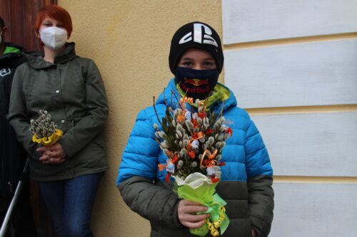 Raphael Grientschacher mit Palmbuschen (C) Philipp Grientschacher