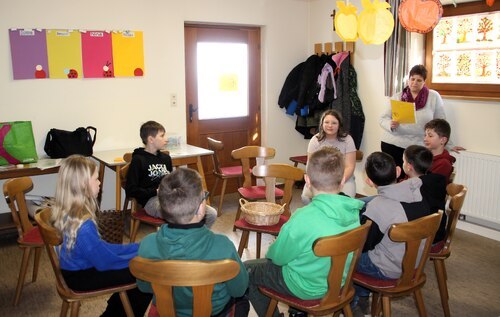 Lirurgische Gegenstände erklären (C) Brigitte Weber