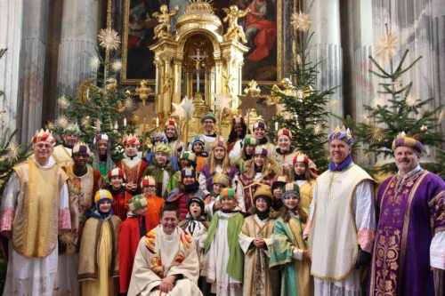 Ein Teil der Sternsinger war auch bei der Sonntagsmesse im Dom dabei (Dompfarre)