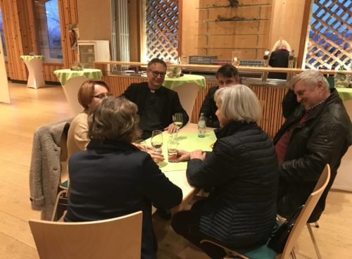 Delegation der Pfarre Schwabegg- Zvabek mit Pfarrvorsteher Mag. Michael Golavčnik im ehemaligen Pfarrstadl in Maria Rojach (Foto: Claudia Kueschnig)