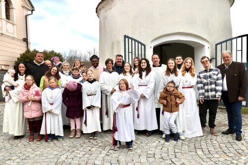 Aus nah und fern in unserer Mitte (PAss. Peter Artl)