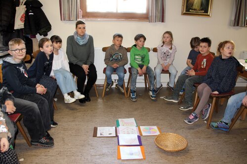 Kinder voller Erwartung (C) Brigitte Weber