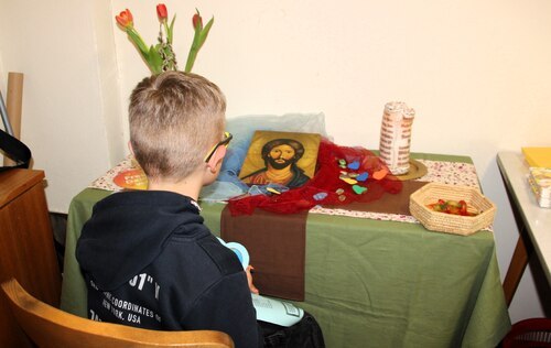 David in der Gebetsecke (C) Brigitte Weber