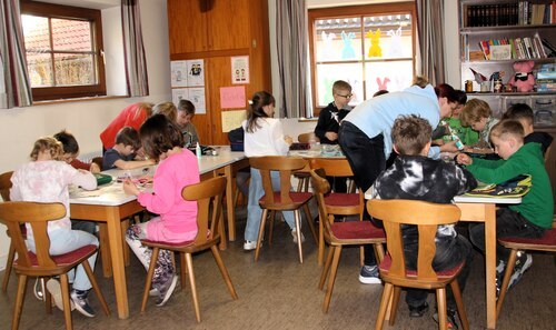 Steine gestalten (C) Brigitte Weber